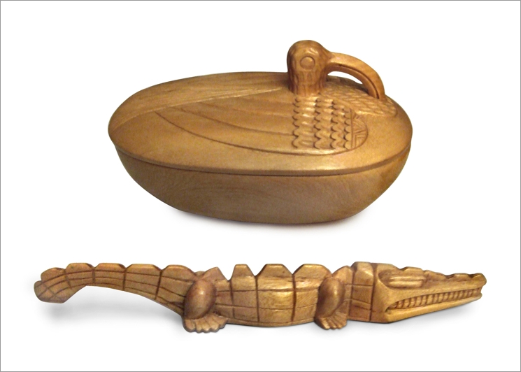 Wooden bird and crocodile made by prisoners in Butare prison © Karl Wood